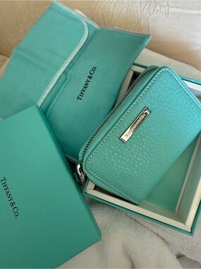 Tiffany & Co. Aqua Pebbled Zip Card Holder whole set